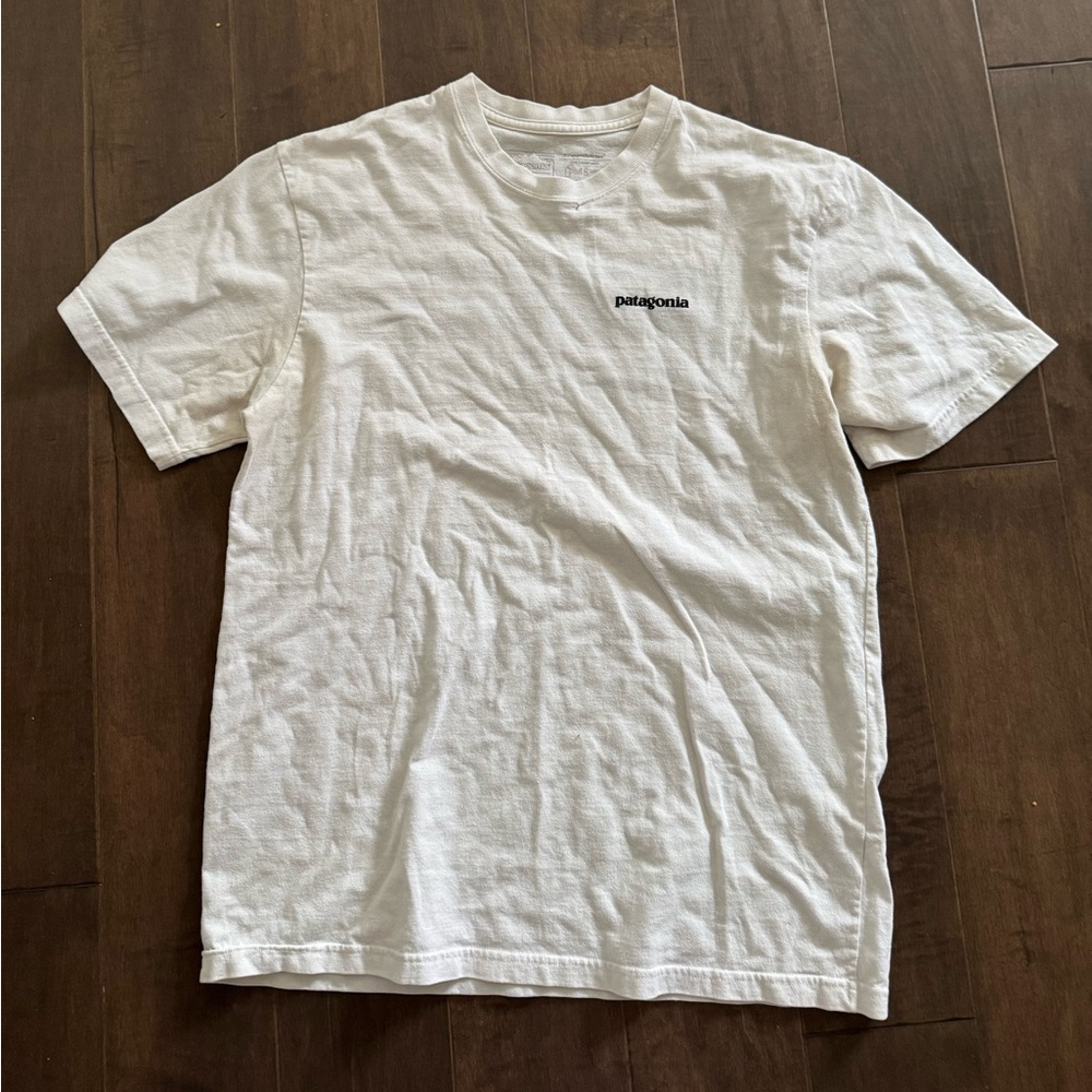 Patagonia MEN'S P-6 LOGO RESPONSIBILI-TEE White Short Sleeve shirt